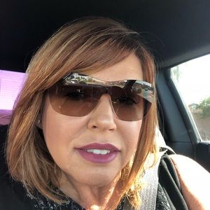 Meet your Posher, Lara